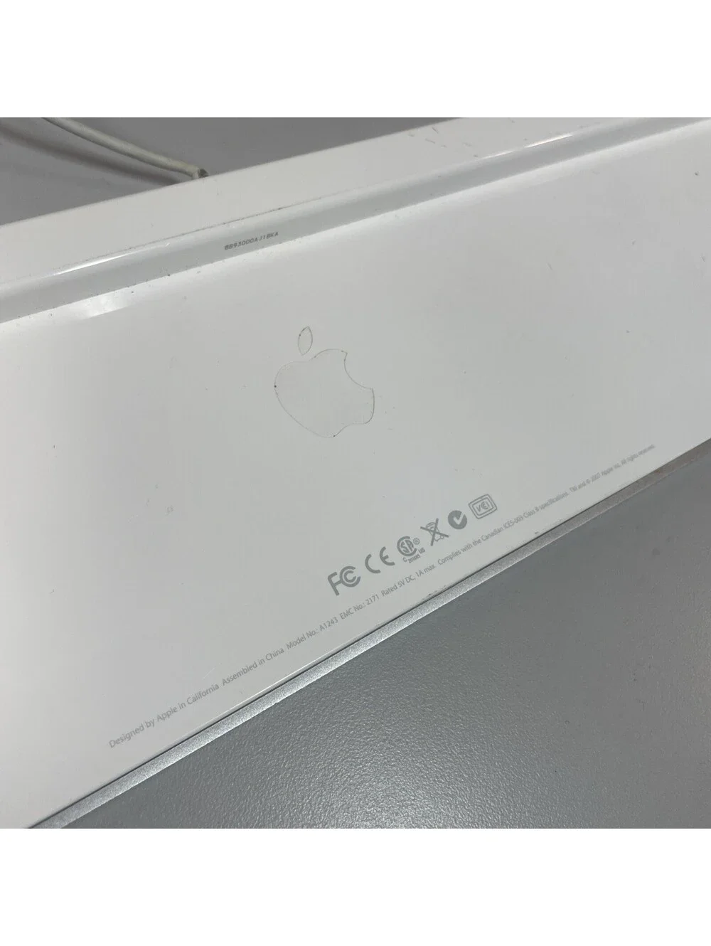 Genuine Apple A1243 Wired Mac Standard USB Keyboard w/ Numeric Keypad TESTED